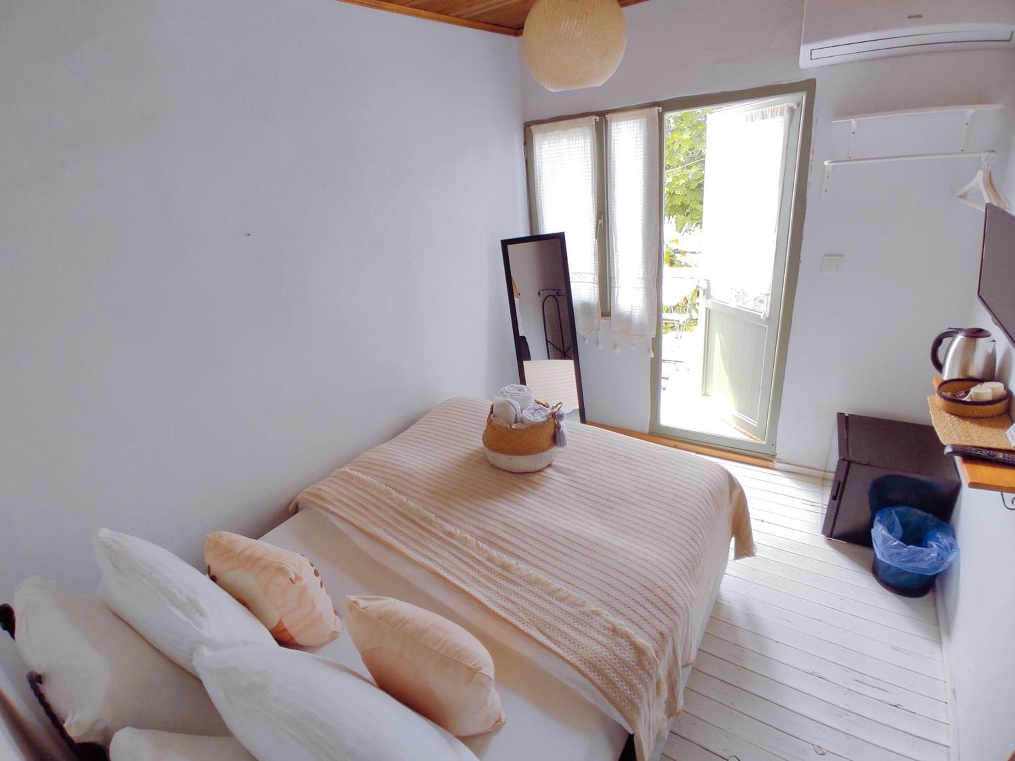 Kidoni Macaron Guesthouse ไอวาลิค ภายนอก รูปภาพ